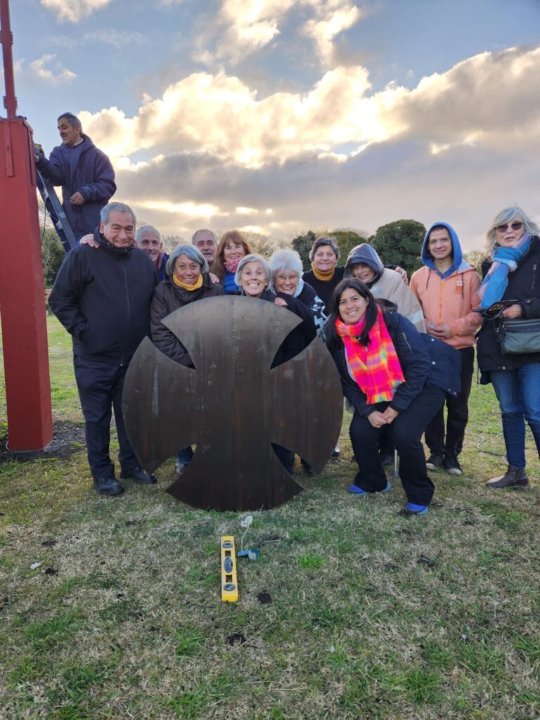Alegría de toda la comunidad en la llegada de la Santa Cruz