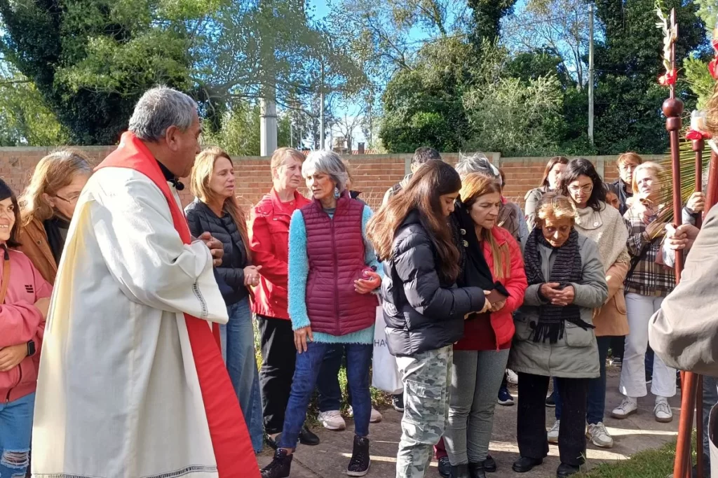 "Jesús muere en la cruz".