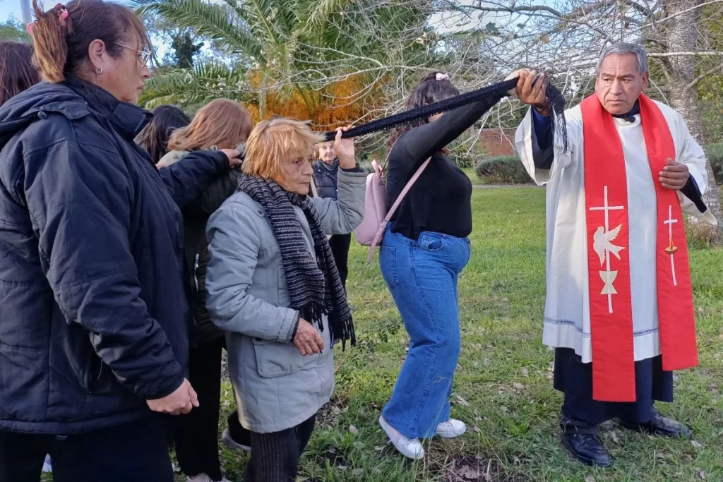 Para ser tomada por aquellas madres que, como la Virgen María, han perdido a su hijo.